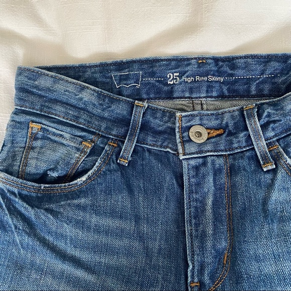 Levi’s High Rise Jeans - Picture 3 of 3